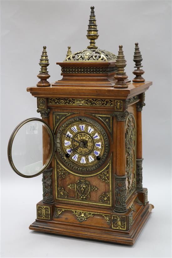 A 19th century American eight day mantel clock